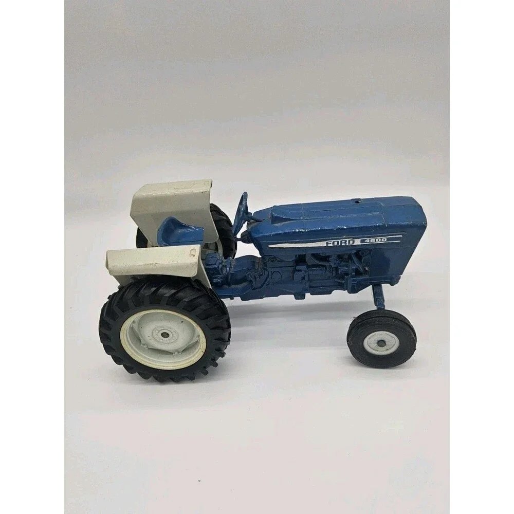 Vintage Ford 4000 1/12 Scale Diecast Blue Farm Tractor And Wagon